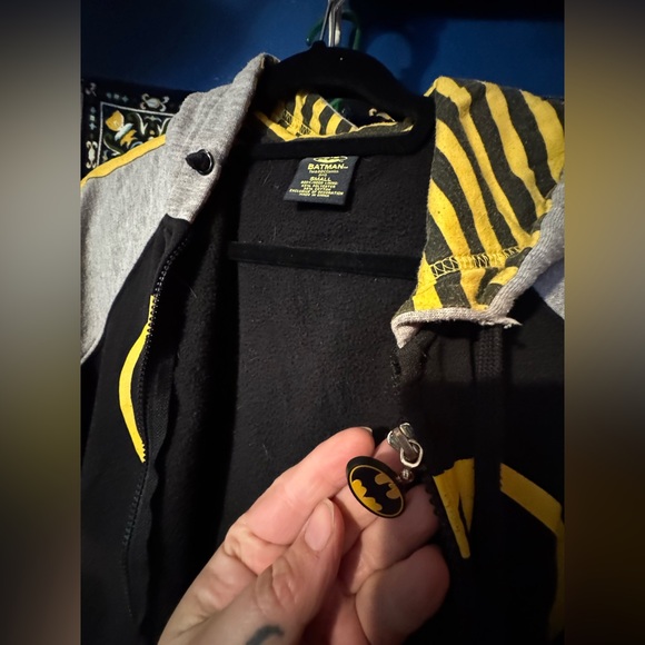 Authentic RETRO Batman Grey Hoodie Sweatshirt, size small - Picture 8 of 9